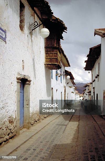 Cena De Rua Na Pequena Cidade De América Do Sul - Fotografias de stock e mais imagens de Casa - Casa, Cusco, Aldeia