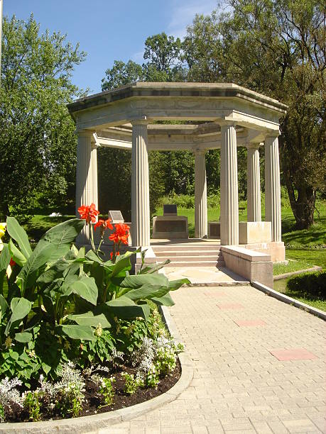 istock Gazebo in the Park 139523822