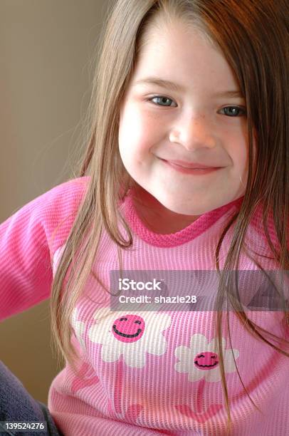 Darling Uśmiech - zdjęcia stockowe i więcej obrazów Brązowe włosy - Brązowe włosy, Błagać, Córka