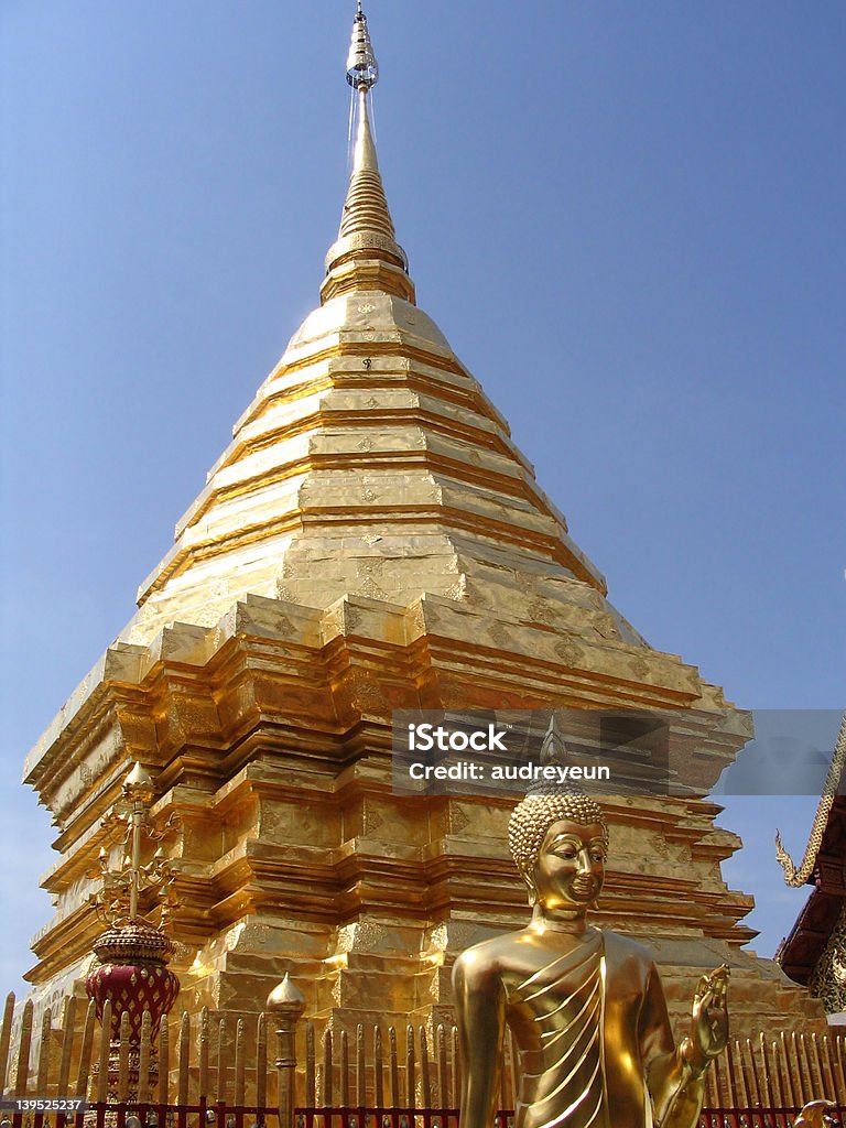 Pagode Stup (Golden Chedi - Royalty-free Buda Foto de stock