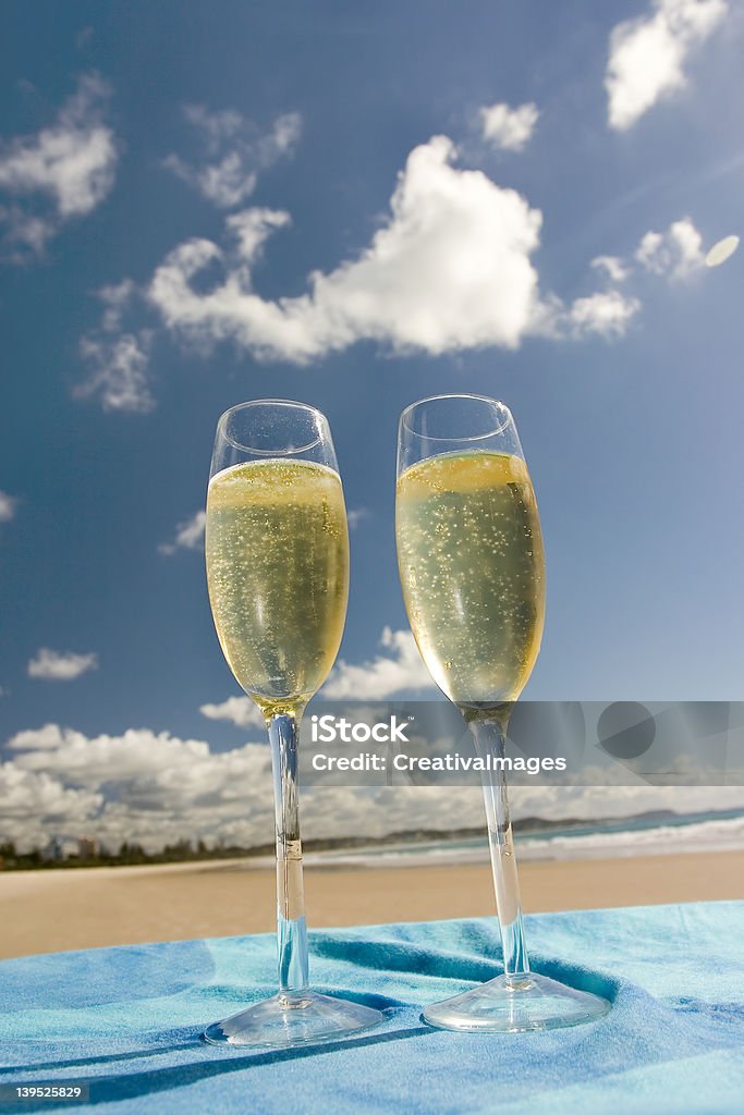 グラスのシャンパンを添えて - お祝いのロイヤリティフリーストックフォト