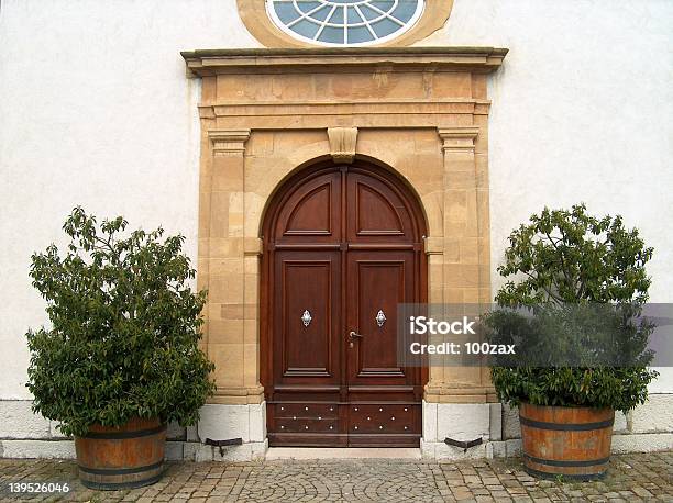 ドアmorat 教会 - エンターキーのストックフォトや画像を多数ご用意 - エンターキー, スイス, ドア