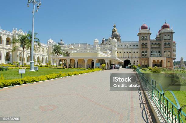 Palácio De Mysore - Fotografias de stock e mais imagens de Palácio de Mysore - Palácio de Mysore, Ao Ar Livre, Arcaico