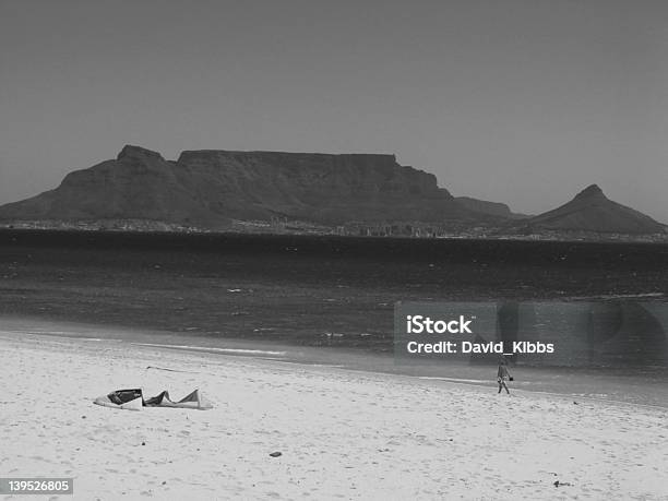 Table Mountain Majestade - Fotografias de stock e mais imagens de Ao Ar Livre - Ao Ar Livre, Areia, Beira d'Água