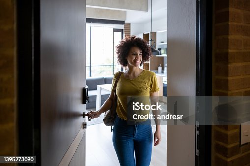 istock Woman at the door leaving her house 1395273090