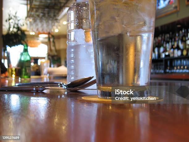 Foto de Almoço No Bar e mais fotos de stock de Bar - Bar, Bebida alcoólica, Calor