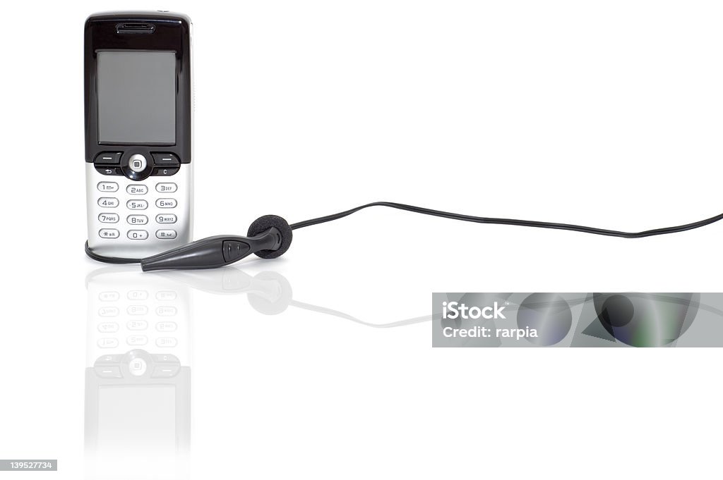 Telefone celular com as mãos livres kit - Foto de stock de Branco royalty-free