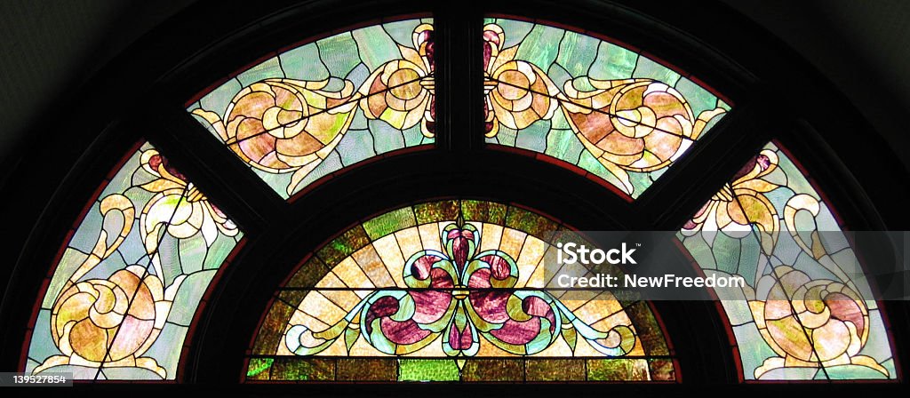 Цветное стекло - Стоковые фото Арка - архитектурный элемент роялти-фри
