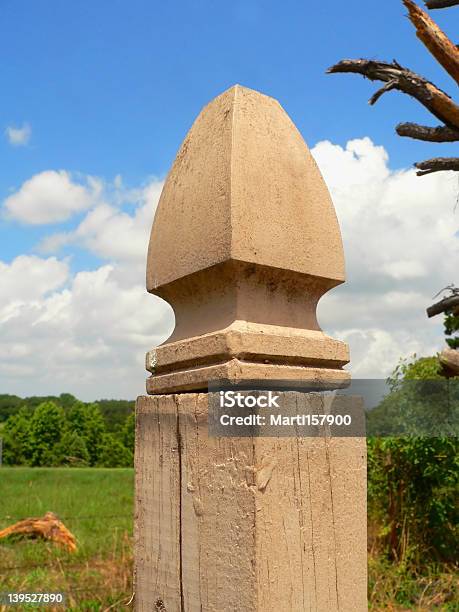 Parete Post - Fotografie stock e altre immagini di Ambientazione esterna - Ambientazione esterna, Asta - Oggetto creato dall'uomo, Blu