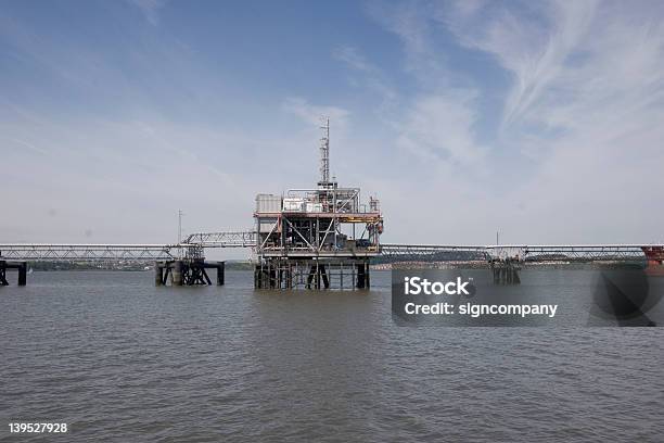 Foto de Plataforma De Petróleo No Quarto e mais fotos de stock de Abastecer - Abastecer, Encher, Escócia