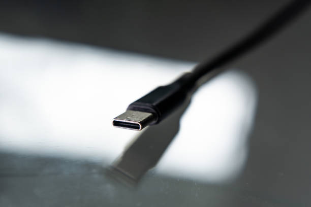 usb-cケーブルプラグのクローズアップショット - computer cable flash ストックフォトと画像