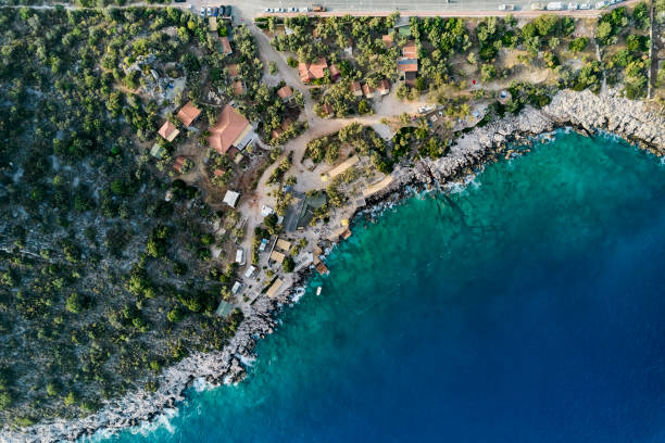 istock Aerial view of waves splashing on beach 1395295173