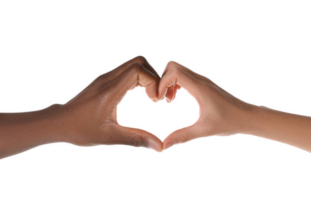 mujer y hombre afroamericano haciendo corazón con las manos sobre fondo blanco, primer plano - made man object fotografías e imágenes de stock