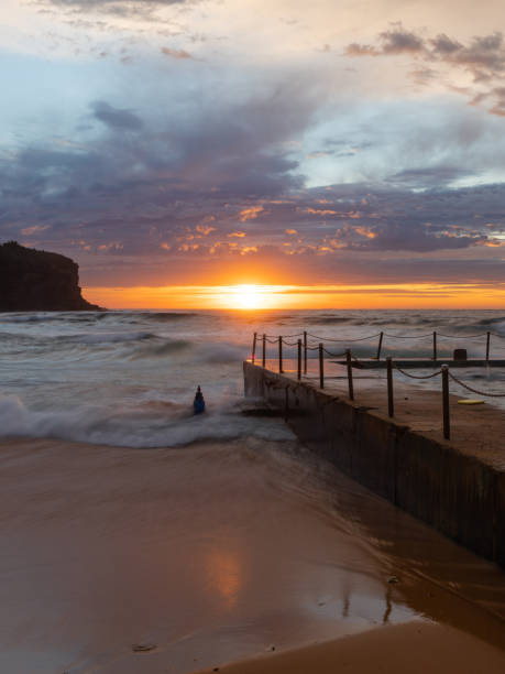 istock Bilgola rock pool sunrise 1395308409
