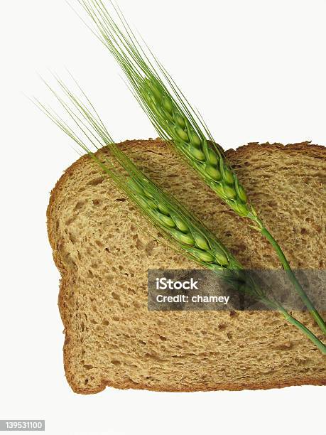 Rodaja De Pan De Trigo Picos Y Foto de stock y más banco de imágenes de Agricultura - Agricultura, Alimento, Carbohidrato