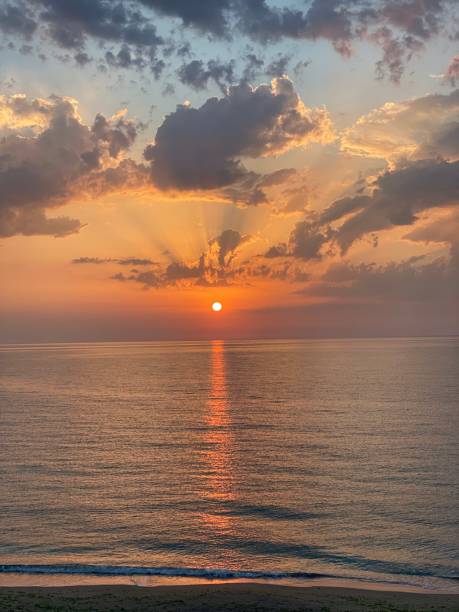 istock Sunrise over the sea 1395312801