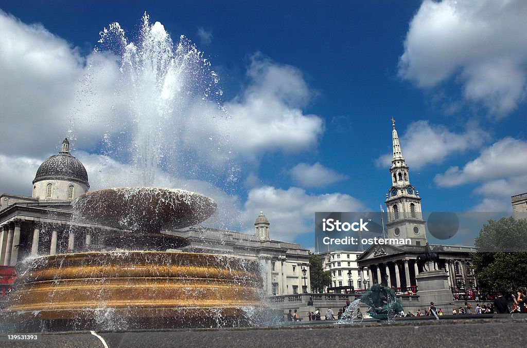 Springbrunnen am Trafalgar Square. - Lizenzfrei Architektonische Säule Stock-Foto
