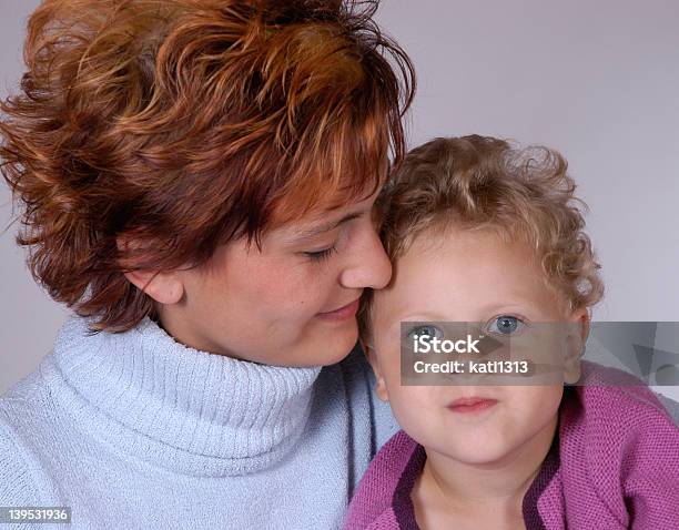 Mãe E Filha V - Fotografias de stock e mais imagens de Adulto - Adulto, Amor, Azul