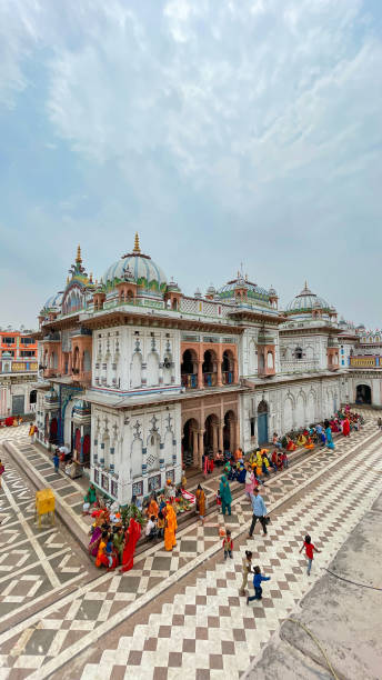 janaki mandir é um templo hindu dedicado à deusa sita: 22 de abril de 2022 - janakpur, nepal - janaki mandir - fotografias e filmes do acervo