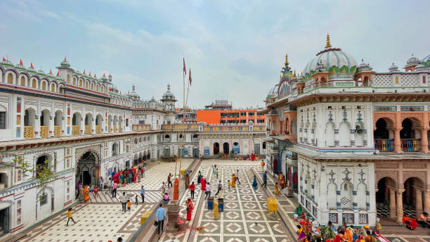 janaki mandir é um templo hindu dedicado à deusa sita: 22 de abril de 2022 - janakpur, nepal - janaki mandir - fotografias e filmes do acervo