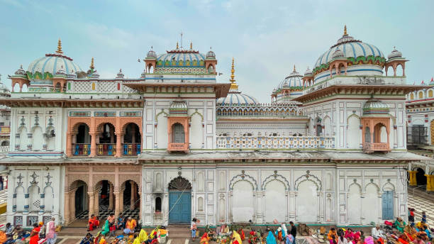 janaki mandir é um templo hindu dedicado à deusa sita: 22 de abril de 2022 - janakpur, nepal - janaki mandir - fotografias e filmes do acervo