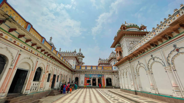 janaki mandir é um templo hindu dedicado à deusa sita: 22 de abril de 2022 - janakpur, nepal - janaki mandir - fotografias e filmes do acervo