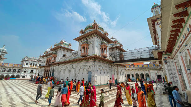 janaki mandir é um templo hindu dedicado à deusa sita: 22 de abril de 2022 - janakpur, nepal - janaki mandir - fotografias e filmes do acervo