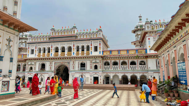 janaki mandir é um templo hindu dedicado à deusa sita: 22 de abril de 2022 - janakpur, nepal - janaki mandir - fotografias e filmes do acervo