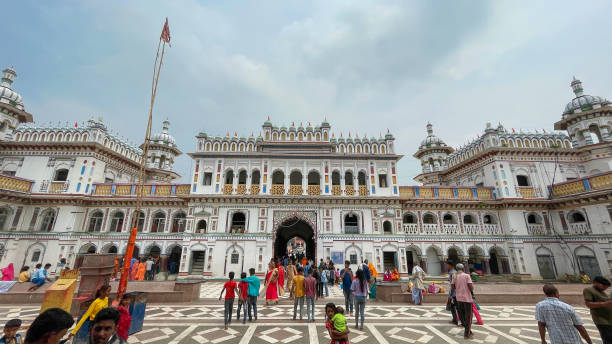 janaki mandir to hinduska świątynia poświęcona bogini sicie: 22 kwietnia 2022 - janakpur, nepal - janaki mandir zdjęcia i obrazy z banku zdjęć