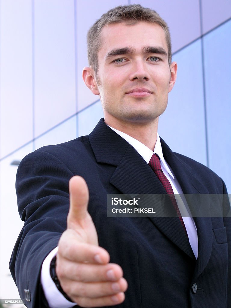 Uomo d'affari pronti per accoglierla - Foto stock royalty-free di Abbigliamento da lavoro