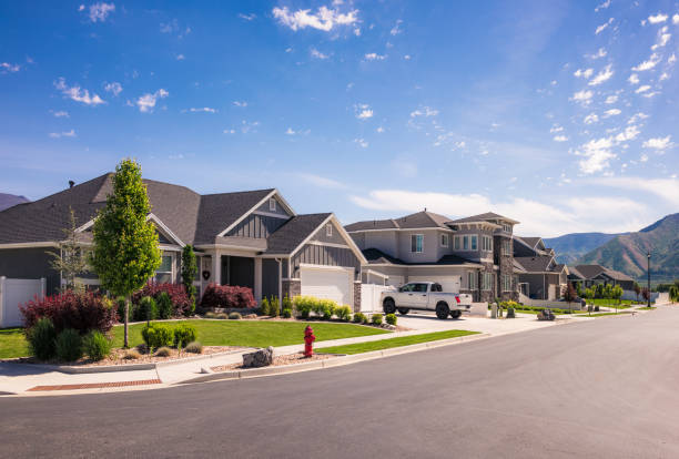 Modern American Real Estate A street of modern houses on a development south of Salt Lake City in Utah, USA. district stock pictures, royalty-free photos & images