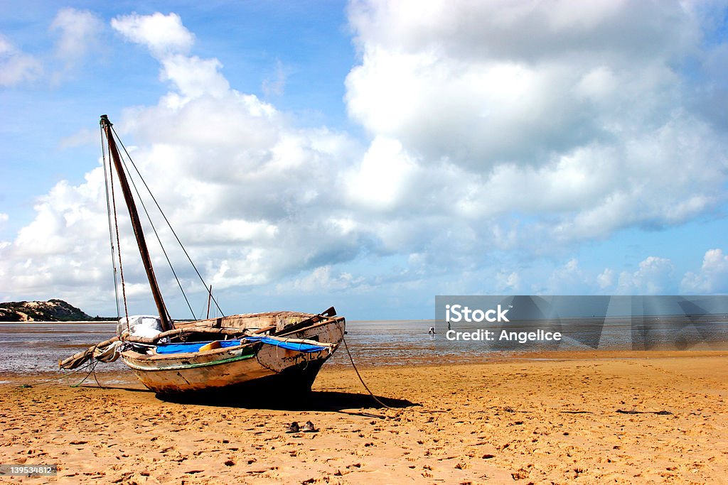 Łódka na plaży - Zbiór zdjęć royalty-free (Bazaruto)