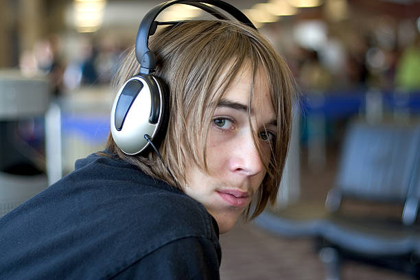 istock Teen with headphones 139535589