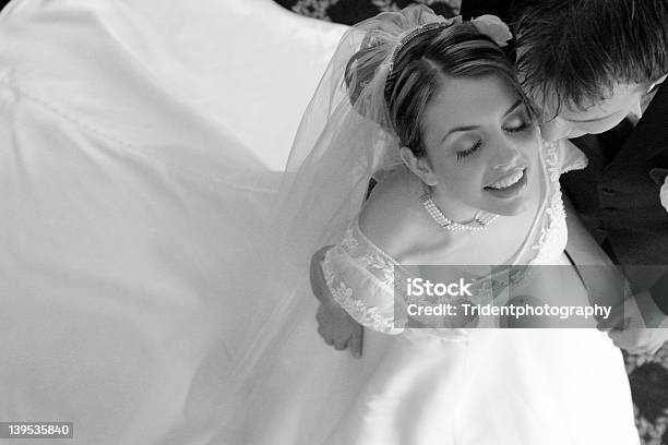 Fotografia De Casamento Romântico - Fotografias de stock e mais imagens de Alegria - Alegria, Amor, Branco