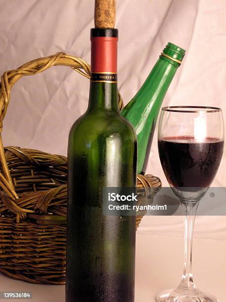ワインのバスケット - アルコール飲料のストックフォトや画像を多数ご用意 - アルコール飲料, ガラス, グラス
