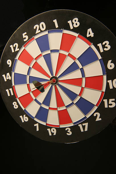 na celu - dart journey dartboard red zdjęcia i obrazy z banku zdjęć