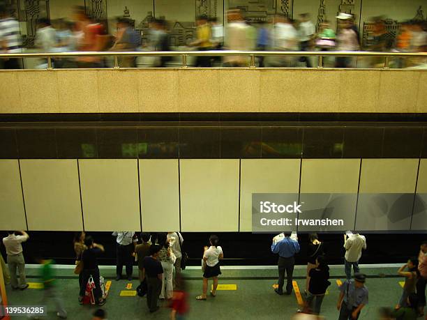 Foto de Estação De Metrô e mais fotos de stock de Amarelo - Amarelo, Atividade, Cidade