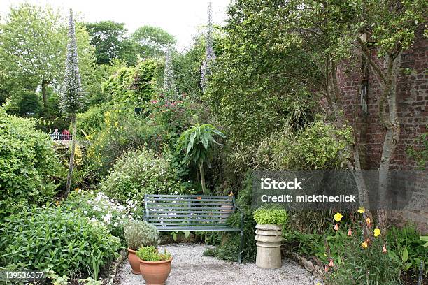 Giardino Inglese - Fotografie stock e altre immagini di Aiuola - Aiuola, Ambientazione esterna, Ambientazione tranquilla