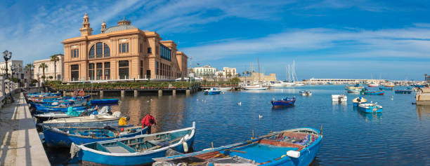 bari - das panorama des hafens und des teatro margherita. - as bari stock-fotos und bilder