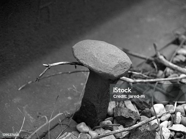 Photo libre de droit de Old Railroad Spike B W banque d'images et plus d'images libres de droit de Blanc - Blanc, Couleur noire, Horizontal