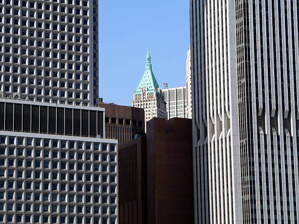 istock Smaller building between two skyscrapers in lower Manhattan, New 139538505