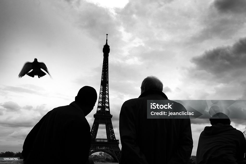 Опасные paris - Стоковые фото Башня роялти-фри