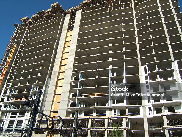 Foto de Construção Site e mais fotos de stock de Apartamento - Apartamento, Areia, Arranha-céu