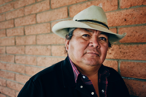 Retrato del hombre navajo photo