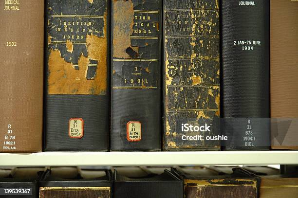 Старые Книги — стоковые фотографии и другие картинки Десятичная запятая - Десятичная запятая, 1900, Исследование