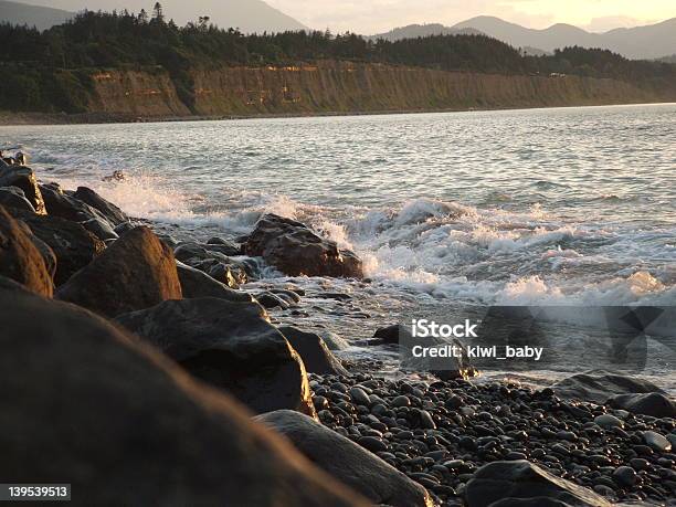 Borde Del Mar Foto de stock y más banco de imágenes de Acantilado - Acantilado, Afilado, Agua