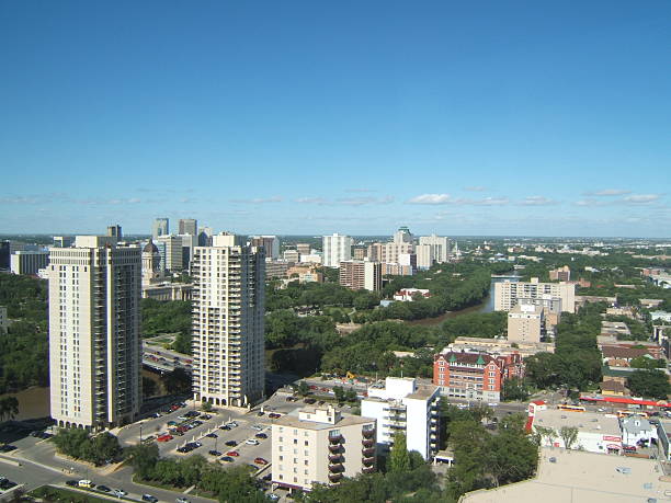 winnipeg die skyline - winnipeg stock-fotos und bilder