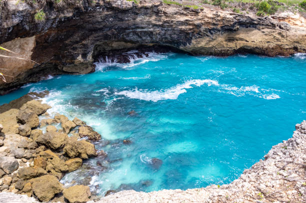 istock Blue lagon at Nusa Ceningan 1395397300