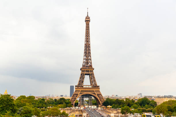 tour eiffel parís torre eiffel puesta de sol - paris france eiffel tower france europe fotografías e imágenes de stock