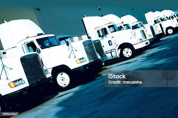 Truckfleet011 - Fotografias de stock e mais imagens de Escolta - Escolta, Carro, Camião